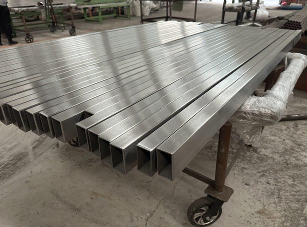 北京新能源汽车用不锈钢方管 现货